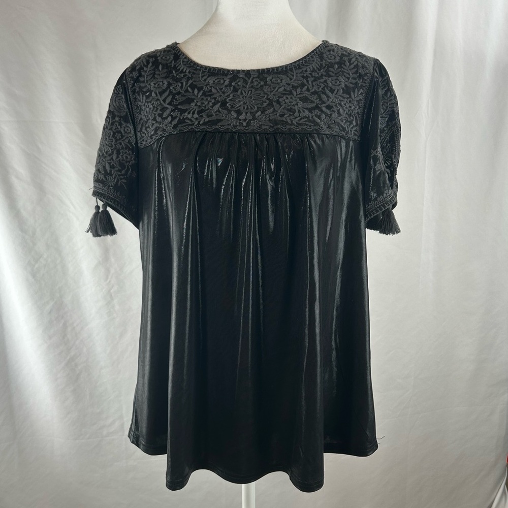 Savannah Jane Size Medium Black Metallic Shiny Blouse EUC like new never worn
